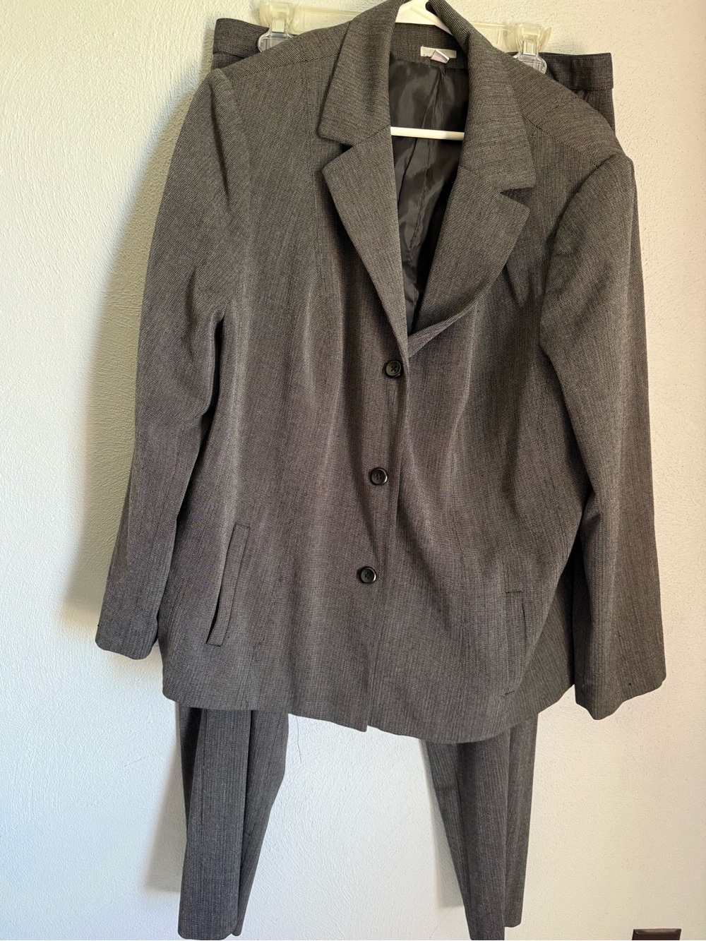 Apt. 9 Black and Gray Two-Piece Suit